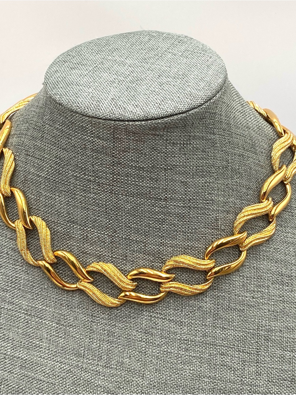 Vintage 1992 Signed Napier Gold Tone Smooth & Textured Link Collar Necklace 18”